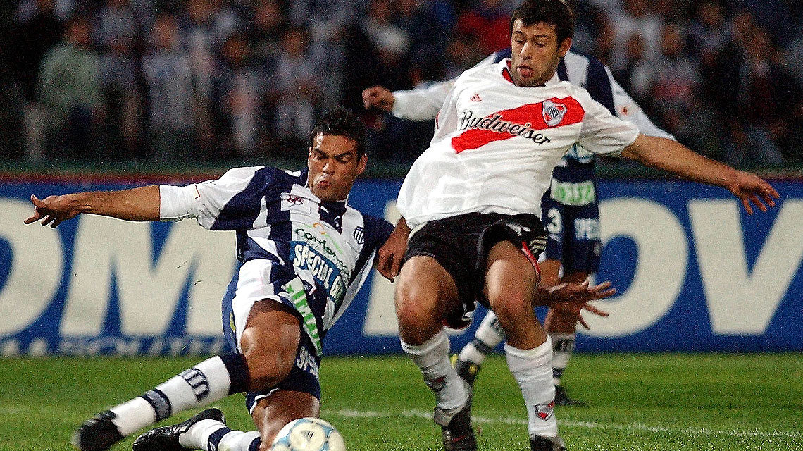 Maidana y Mascherano. El 20 de junio de 2004 Talleres y River se enfrentaron oficialmente por última vez. (Foto: AP/archivo) Maidana y Mascherano. El 20 de junio de 2004 Talleres y River se enfrentaron oficialmente por última vez. (Foto: AP/archivo)