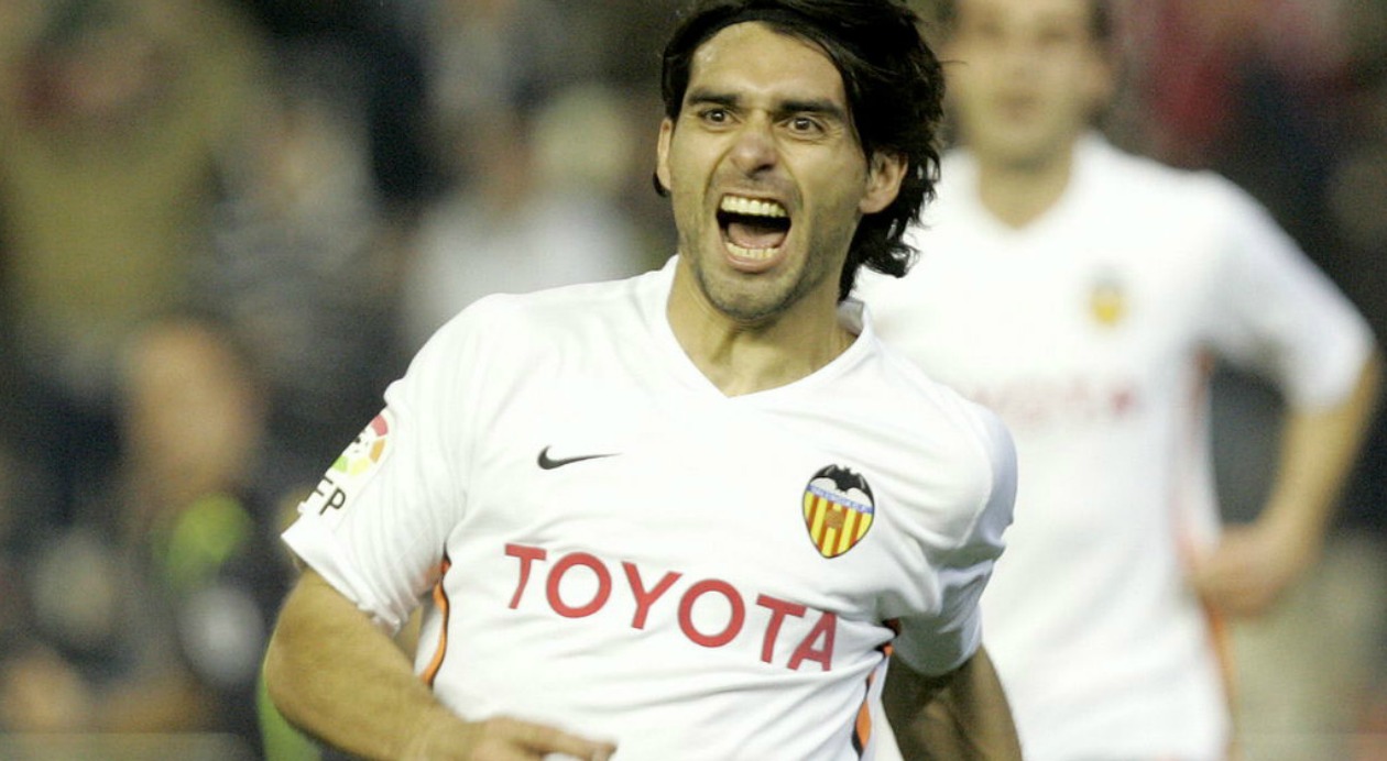 Roberto Ayala (Valencia).	23/5/2001	Bayern Munich 1 – Valencia 1 (5-4) 	Giuseppe Meazza (Milán)