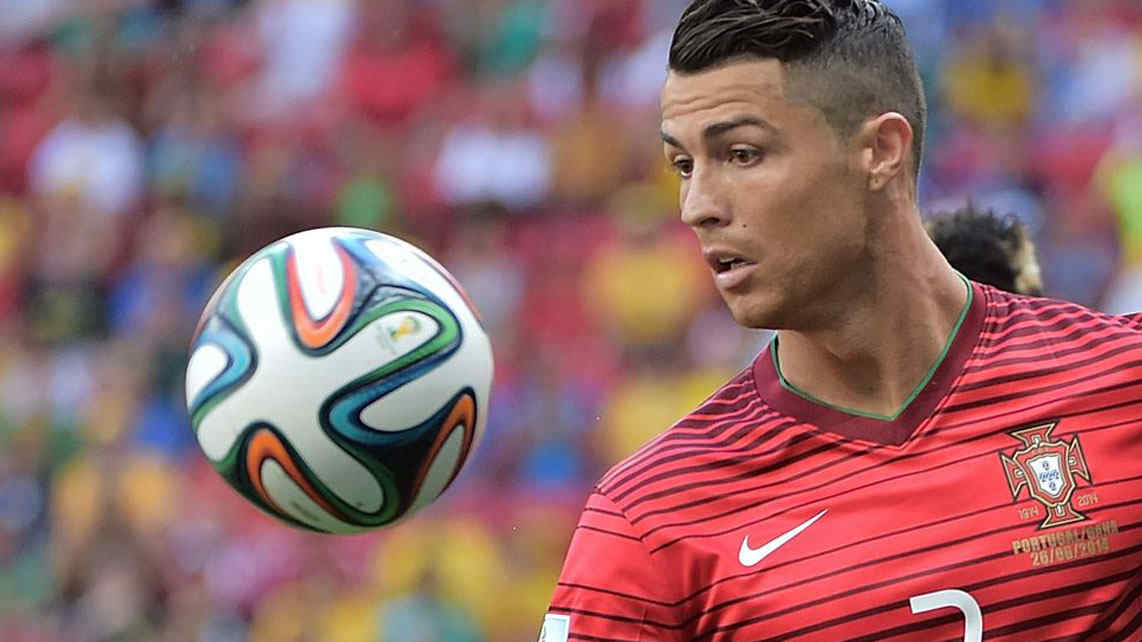 Cristiano Ronaldo, de Portugal. Cristiano Ronaldo, de Portugal.