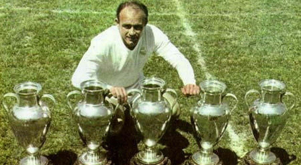 Alfredo Di Stéfano (Real Madrid). 13/6/1956. Real Madrid 4-Stade de Reims 3. Parc des Princes (París). 30/5/1957. Real Madrid 2-Fiorentina 0. Santiago Bernabeu (Madrid). 28/5/1958. Real Madrid 3-Milan 2. Heyssel (Bruselas). 3/6/1959. Real Madrid 2-Stade de Reims 0. 	Neckarstadion Stuttgart. 18/5/1960. Real Madrid 7-Eintracht Frankfurt 3. Hampden Park (Glasgow). 2/5/1962. Benfica 5-Real Madrid 3. Olympisch Stadion (Amsterdam). 27/5/1964. Inter 3-Real Madrid 1. Praterstadion (Viena) 