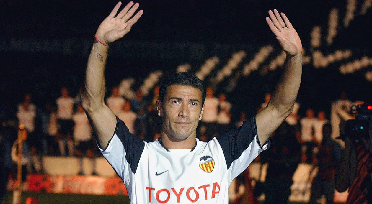 Cristian González (Valencia). 5/24/2000	Real Madrid 3 – Valencia 0  	Saint Dennis (París). 23/5/2001	Bayern Munich 1 – Valencia 1 (5-4) 	Giuseppe Meazza (Milán)