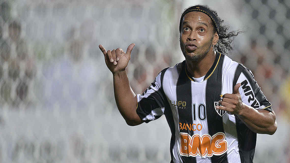 VIDEOS DE RONALDINHO Y SU MAGIA videos de ronaldinho y su magia: