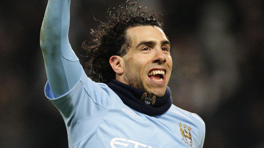Carlitos es uno de los jugadores que acostumbra a usar bufanda durante los partidos en el Manchester City. // Foto