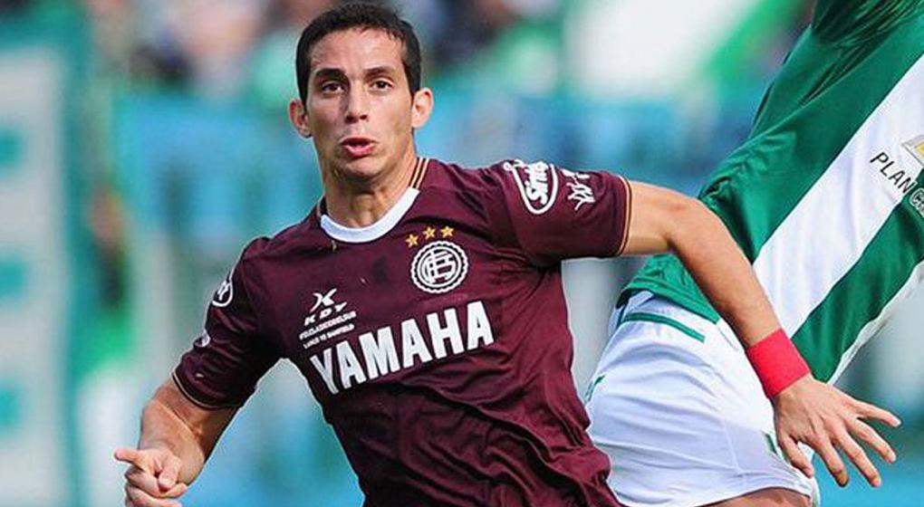 El uruguayo Luis Urruti se nacionaliza peruano y renueva con