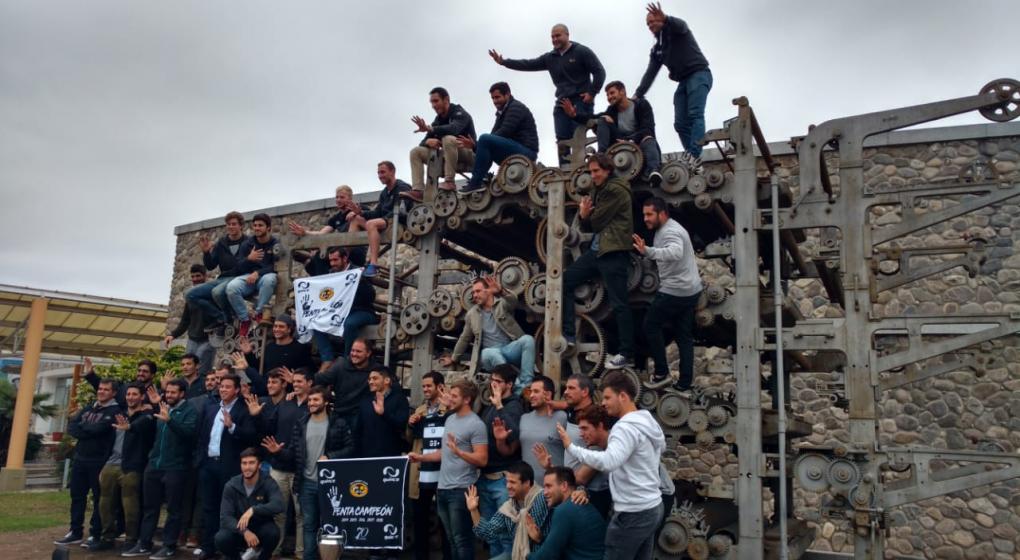 Emotivo festejo del plantel de Tala campeón en La Voz