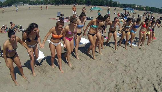 Las Chicas del handball y su Promesa en bikini