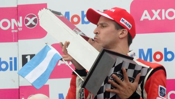 Matías Rossi ganó la final del Súper TC2000 en Rosario (Foto: Télam).
