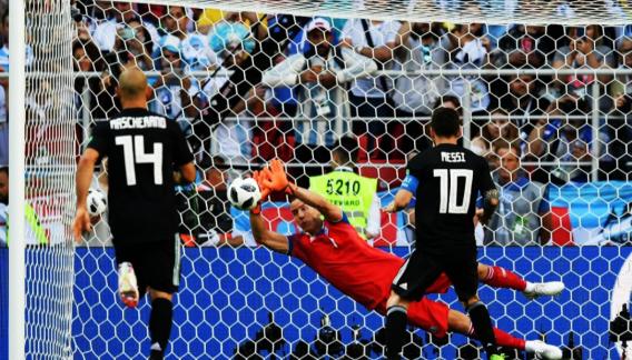Messi falla penalti y Argentina apenas empata con debutante Islandia