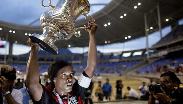 VIDEOS DE RONALDINHO Y SU MAGIA videos de ronaldinho y su magia: