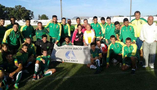 Primer partido amistoso en Balcarse (Foto: Prensa DyJ)