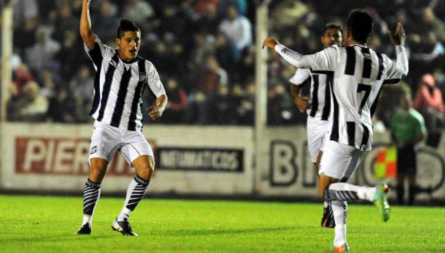 Franco Piergacomi grita su gol, el primero de Talleres (Foto: Ramiro Pereyra / Enviado especial).